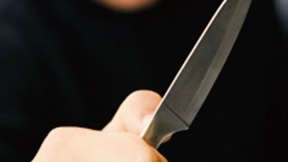 Napao nožem mladića